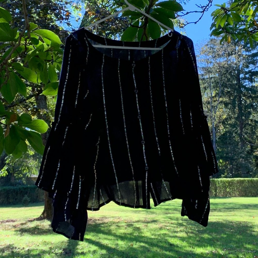 Flowy, showy Navy blouse